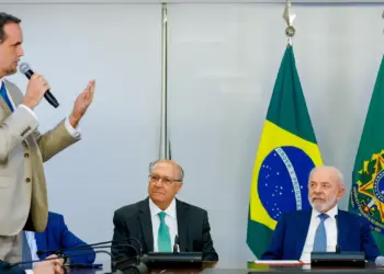 Governo volta atrás e zera “taxa das blusinhas”