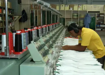 Economia recua na passagem de junho para julho