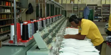 Economia recua na passagem de junho para julho