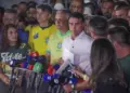 Moraes manda Flávio Bolsonaro entregar passaporte e o proíbe de deixar o país